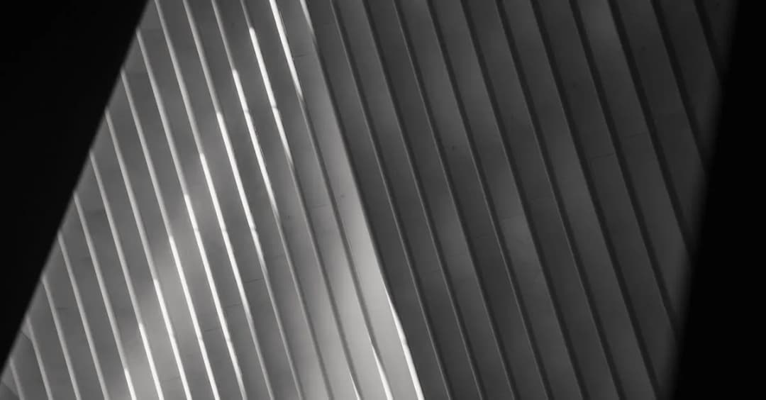 Wieszak krokwi: wybór, instalacja i jak zapewnić stabilność konstrukcji?