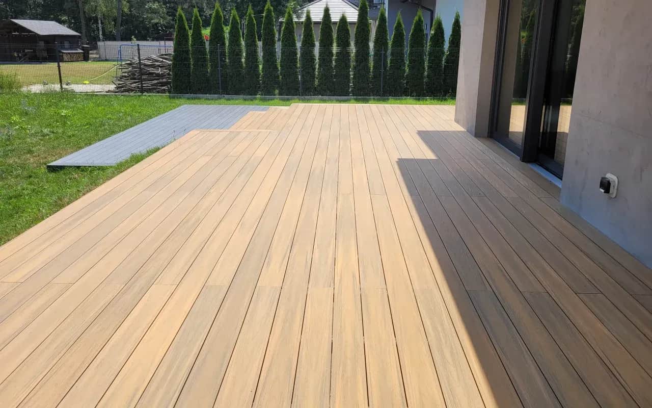 Taras betonowy na słupach: projekt, wykonanie i jak utrzymać estetykę?