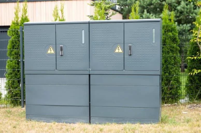 Ile kosztuje przyłącze prądu do działki? Ceny i ukryte koszty