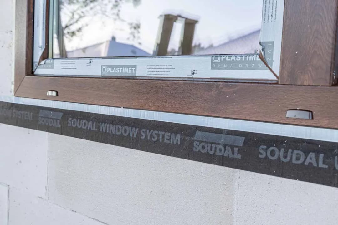 Taśma ciepły montaż: zastosowanie, właściwości i jak poprawić izolację?